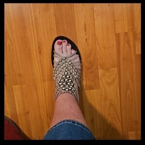 B,MAKOWSKI Women's Strappy Leather Sandals